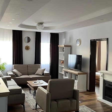 Airport Sky Apartments Lux ベオグラード エクステリア 写真