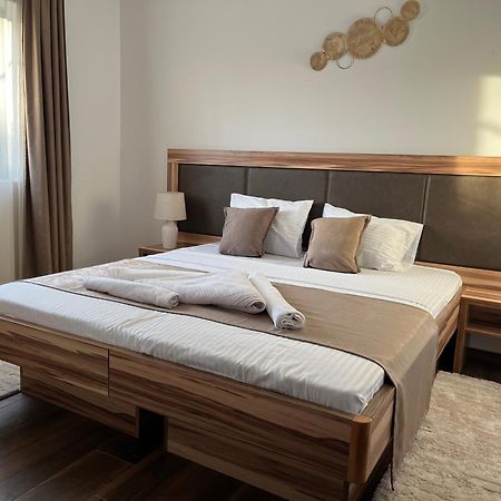 Airport Sky Apartments Lux ベオグラード エクステリア 写真