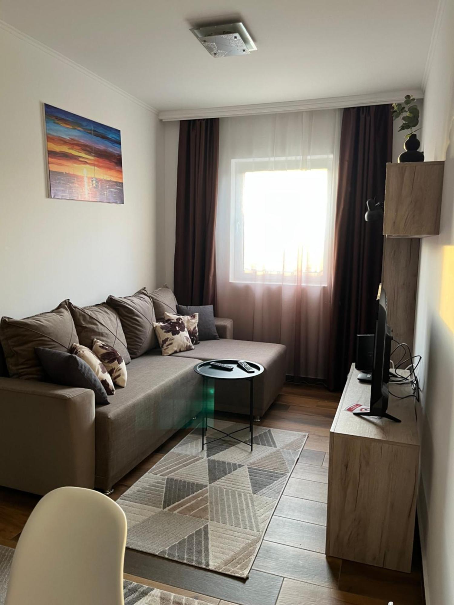 Airport Sky Apartments Lux ベオグラード エクステリア 写真