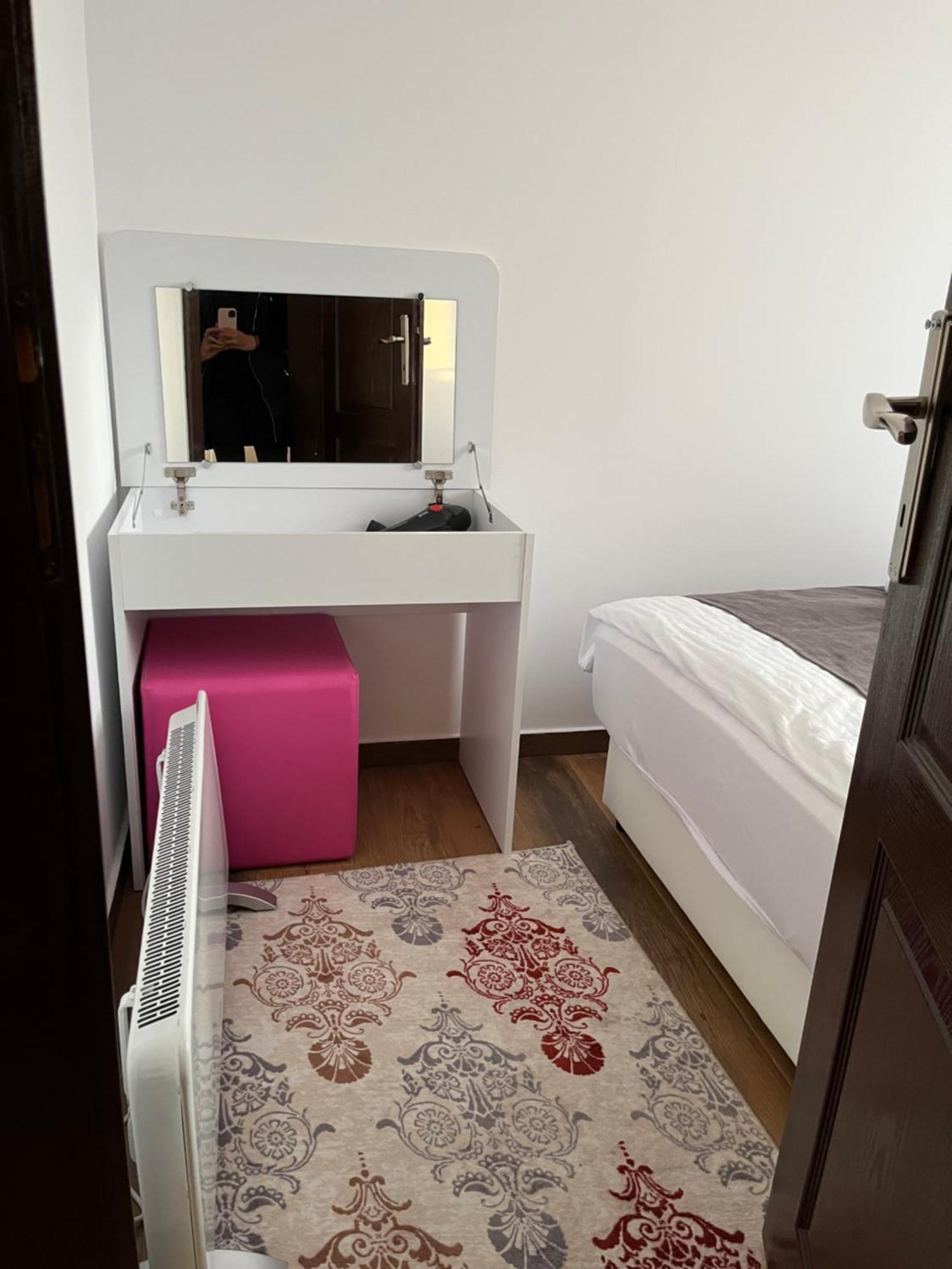 Airport Sky Apartments Lux ベオグラード エクステリア 写真